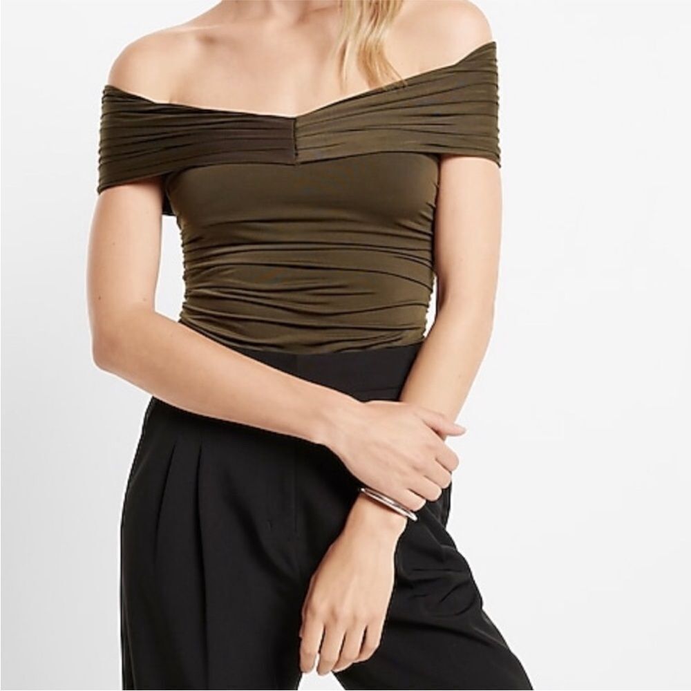 EXPRESS | Dark Green Body Contour Off the Shoulder Bodysuit Women’s Size Large